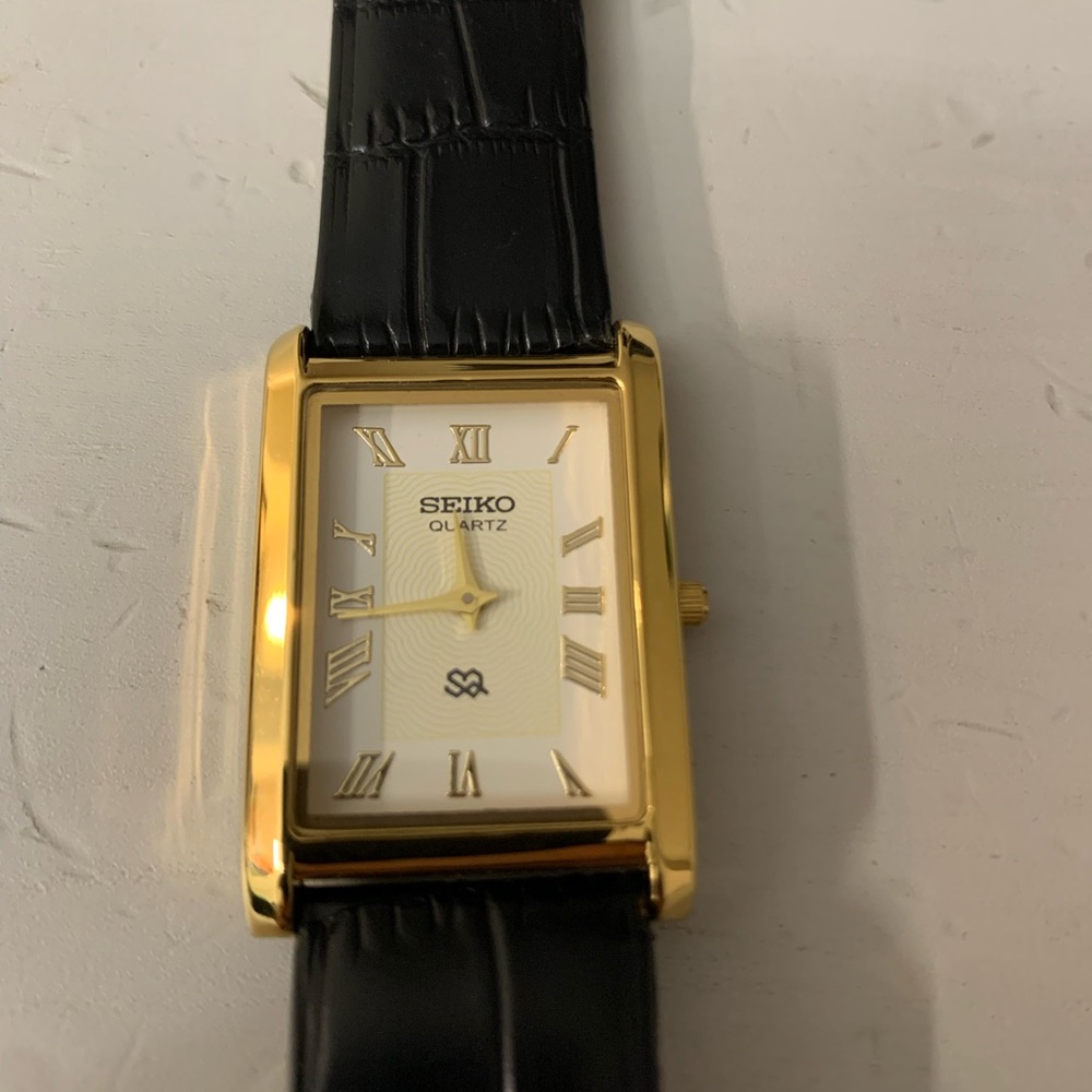 Vintage Seiko Tank Watch White Dial Gold Bezel